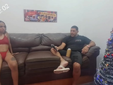 Dessinha a surfistinha faz revela&ccedil_&otilde_es no s&oacute_ com Leo ogro: - quero fuder com com 08 homens ,fodi com dois e gostei.