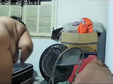 FLAGRA DE VIZINHA PEITUDA GORDINHA E GOSTOSA SENDO FILMADA PELADA ARRUMANDO A CASA